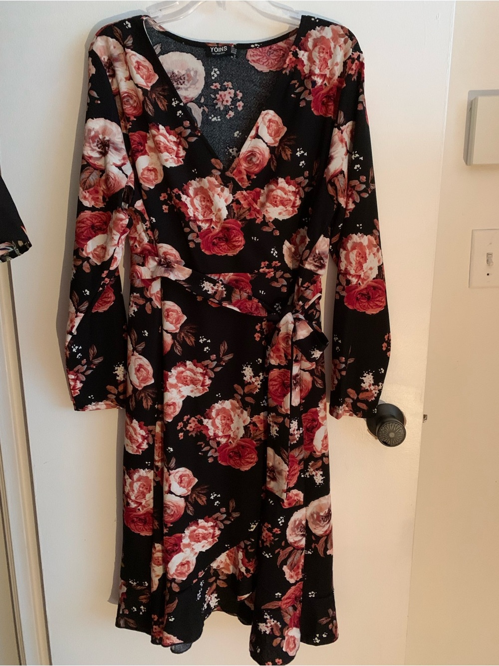 Yoins , Beautiful and feminine black Floral Wrap Dress with Rose Print
